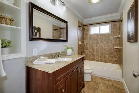 Bath - 4736 Melvin Dr, Carmichael, CA 95608 photo 1 of 4