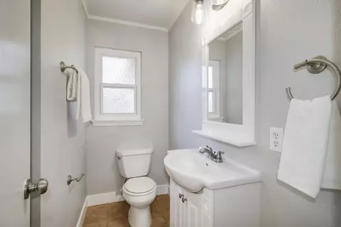 Bath - 4736 Melvin Dr, Carmichael, CA 95608 photo 3 of 4
