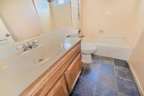 Bath - 480 Krider Ct, Tracy, CA 95376 photo 8 of 11