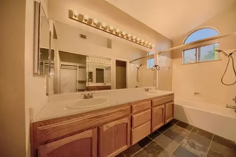 Bath - 480 Krider Ct, Tracy, CA 95376 photo 4 of 11