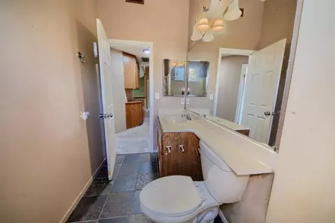 Bath - 480 Krider Ct, Tracy, CA 95376 photo 10 of 11