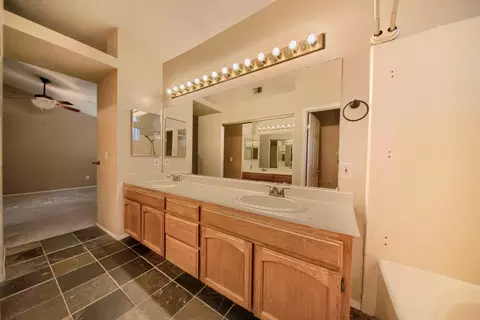 Bath - 480 Krider Ct, Tracy, CA 95376 photo 5 of 11