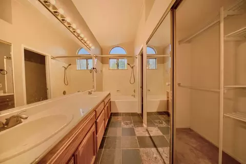 Bath - 480 Krider Ct, Tracy, CA 95376 photo 3 of 11