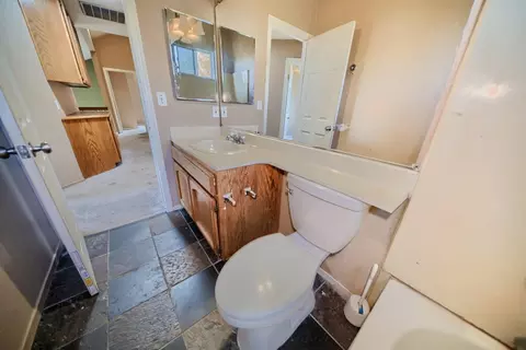 Bath - 480 Krider Ct, Tracy, CA 95376 photo 9 of 11