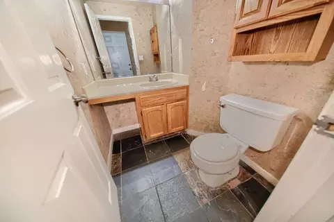 Bath - 480 Krider Ct, Tracy, CA 95376 photo 2 of 11