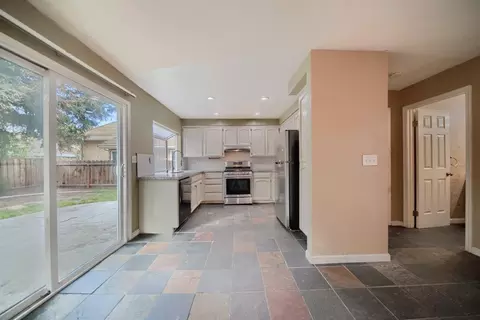Entry Way - 480 Krider Ct, Tracy, CA 95376 photo 3 of 10