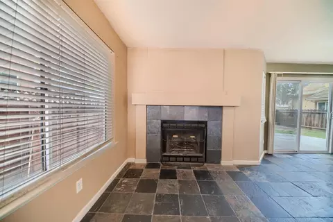 Living - 480 Krider Ct, Tracy, CA 95376 photo 13 of 16