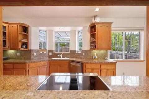 Kitchen - 706 Oak Crest Cir, Placerville, CA 95667 photo 3 of 10