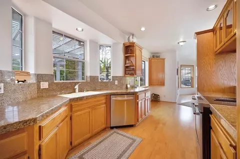 Kitchen - 706 Oak Crest Cir, Placerville, CA 95667 photo 6 of 10