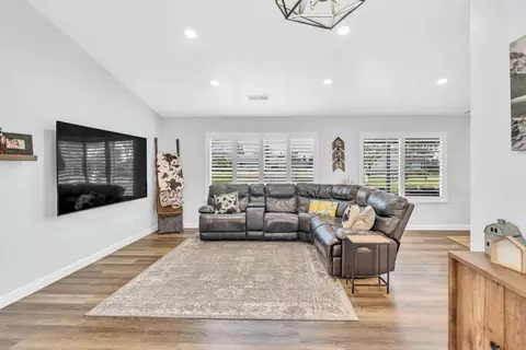 8208 Rivergreen Dr, Elverta, CA 95626 photo 2
