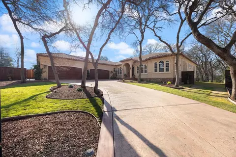 4900 Secluded Oaks Ln, Carmichael, CA 95608 photo 2