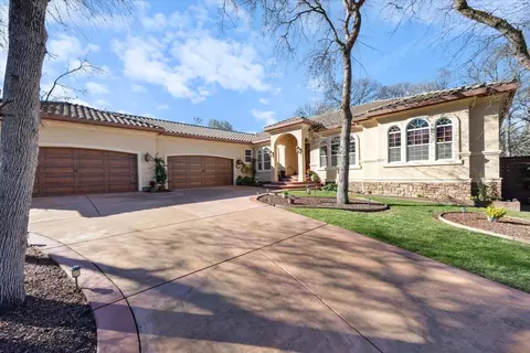 4900 Secluded Oaks Ln, Carmichael, CA 95608 photo 4