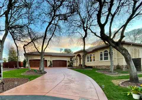 4900 Secluded Oaks Ln, Carmichael, CA 95608 photo 1