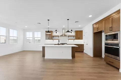 427 Monastery Dr, Lathrop, CA 95330 photo 8