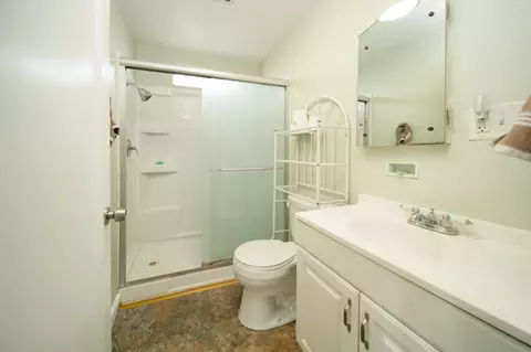 Bath - 2712 Central Ave, Ceres, CA 95307 photo 1 of 1