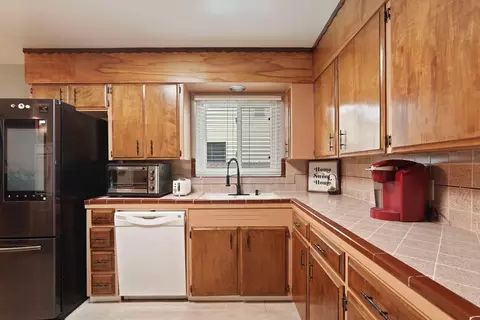940 Trinity St, Manteca, CA 95336 photo 4