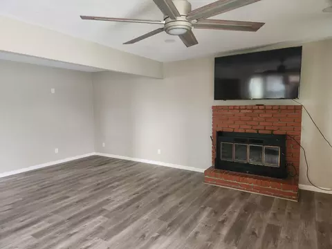 Living - 631 E Stuhr, Newman, CA 95360 photo 2 of 5