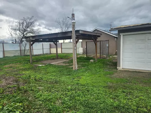 Exterior - 631 E Stuhr, Newman, CA 95360 photo 6 of 8