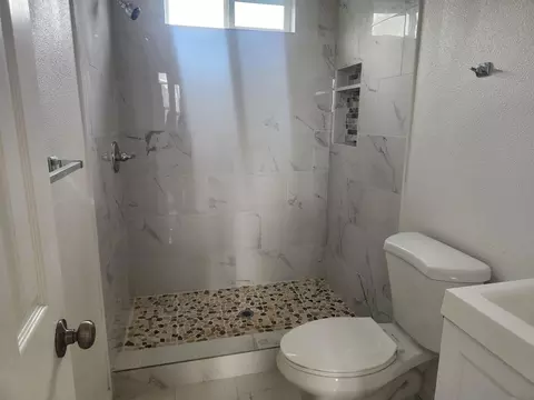 Bath - 631 E Stuhr, Newman, CA 95360 photo 4 of 4