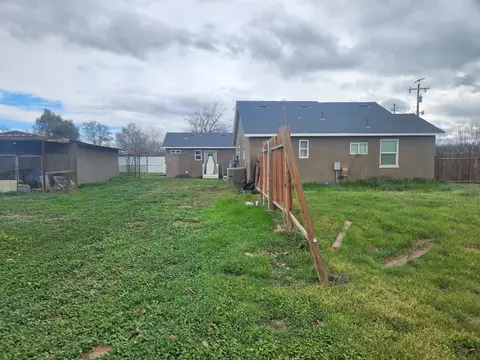 Exterior - 631 E Stuhr, Newman, CA 95360 photo 4 of 8