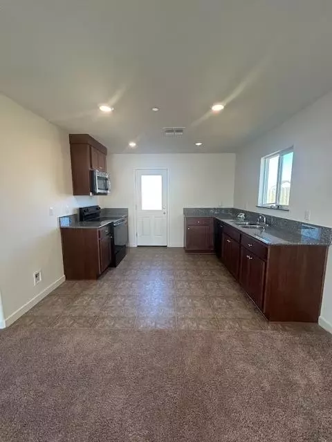 687 Keng Ct, Merced, CA 95341 photo 3