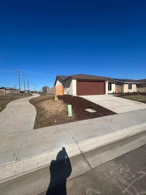 687 Keng Ct, Merced, CA 95341 photo 2