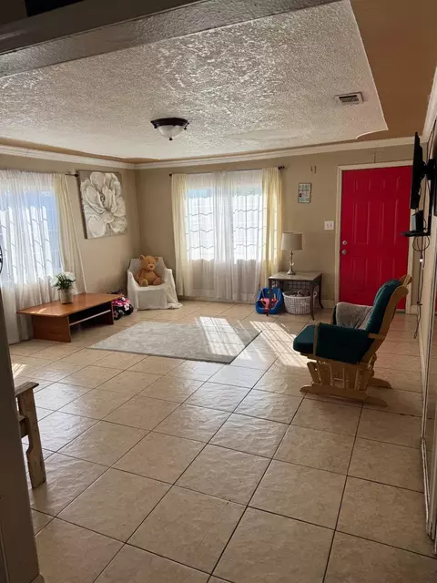 1009 Atlantic Dr, Modesto, CA 95358 photo 4