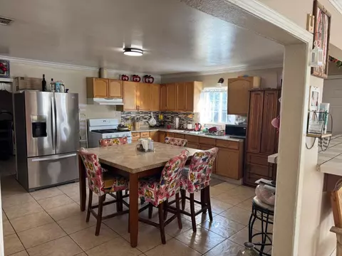 1009 Atlantic Dr, Modesto, CA 95358 photo 2