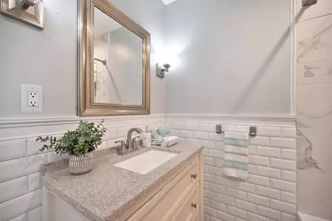 Bath - 3800 Circle Dr, Loomis, CA 95650 photo 2 of 3