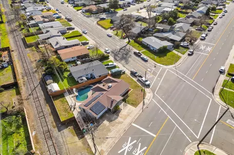 View/Area - 620 N Ham Ln, Lodi, CA 95242 photo 4 of 11