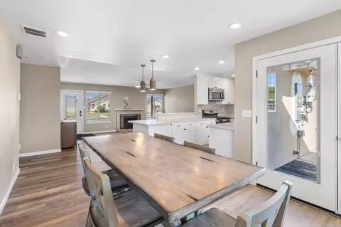 Dining - 620 N Ham Ln, Lodi, CA 95242 photo 1 of 3