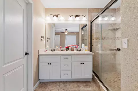 Bath - 620 N Ham Ln, Lodi, CA 95242 photo 2 of 3