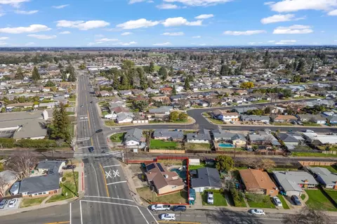 View/Area - 620 N Ham Ln, Lodi, CA 95242 photo 2 of 11