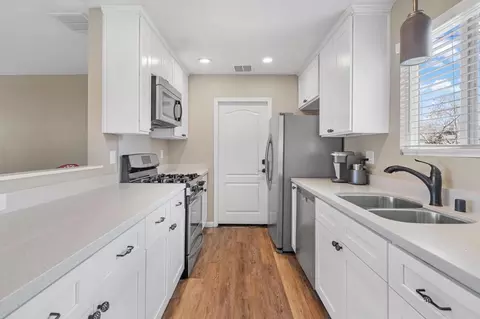 Kitchen - 620 N Ham Ln, Lodi, CA 95242 photo 3 of 5
