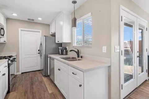 Kitchen - 620 N Ham Ln, Lodi, CA 95242 photo 2 of 5