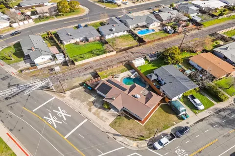 View/Area - 620 N Ham Ln, Lodi, CA 95242 photo 3 of 11