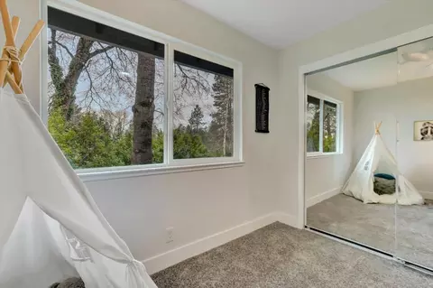 Bedroom - 165 Celesta Dr, Grass Valley, CA 95945 photo 6 of 10