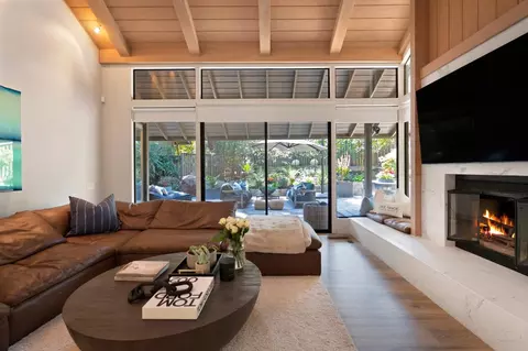 Living - 50 Covered Bridge Rd, Carmichael, CA 95608 photo 2 of 4