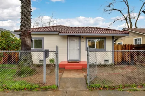 3808 34th St, Sacramento, CA 95820