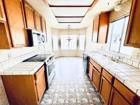 312 Kirbys Mill Dr, Modesto, CA 95358 photo 3