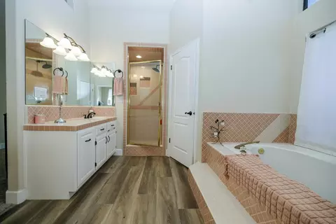 Bath - 3904 Marsala, Modesto, CA 95356 photo 5 of 6