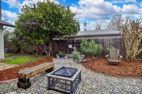 Exterior - 2527 Whittier Dr, Davis, CA 95618 photo 19 of 32