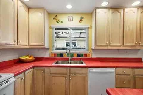 Kitchen - 2527 Whittier Dr, Davis, CA 95618 photo 6 of 7