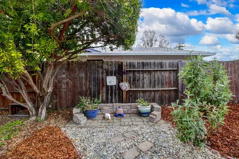 Exterior - 2527 Whittier Dr, Davis, CA 95618 photo 20 of 32
