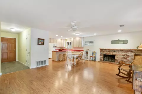 Living - 2527 Whittier Dr, Davis, CA 95618 photo 6 of 10