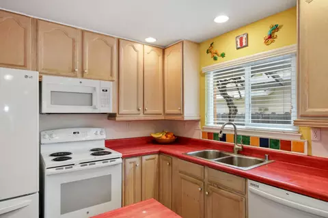 Kitchen - 2527 Whittier Dr, Davis, CA 95618 photo 5 of 7