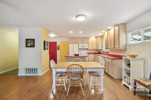 Dining - 2527 Whittier Dr, Davis, CA 95618 photo 4 of 4