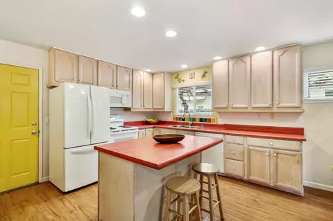 Kitchen - 2527 Whittier Dr, Davis, CA 95618 photo 3 of 7