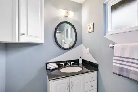 Bath - 2527 Whittier Dr, Davis, CA 95618 photo 1 of 5