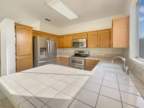 930 Cobden Ct, Galt, CA 95632 photo 6